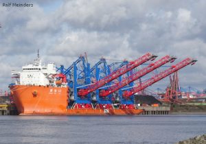 Zhong Ren 121 bringt Containerbrücken